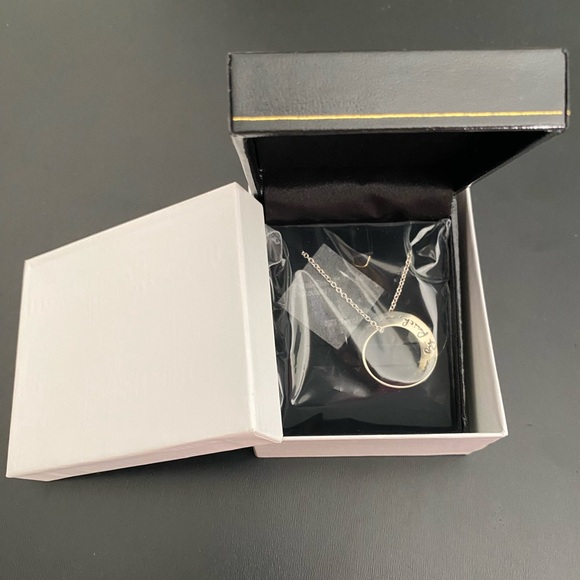 Laurel Elliott - Live By Faith Not By Sight - Silver Mobius Necklace - Picture 3 of 7